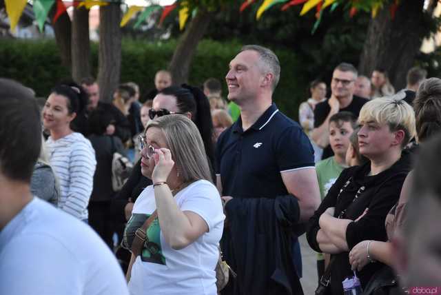 [DUŻO ZDJĘĆ] Piękni i Młodzi porwali żarowską publiczność. Drugi dzień Dni Żarowa pełen atrakcji i dobrej zabawy