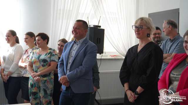 Przedszkolaki z życzeniami na dzień samorządowca