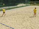 [FOTO] Młode siatkarki rywalizowały w turnieju plażówki