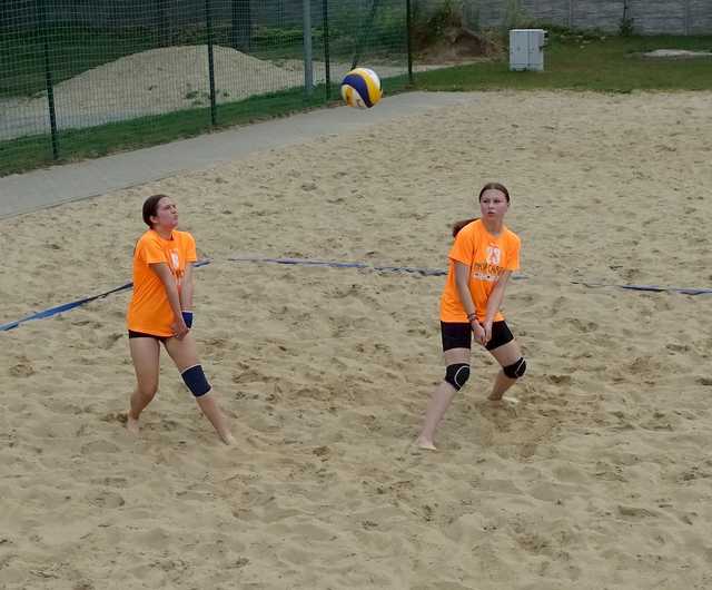 [FOTO] Młode siatkarki rywalizowały w turnieju plażówki