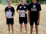 [FOTO] Zacięta rywalizacja chłopców z klas 7-8 w plażówce rozstrzygnięta