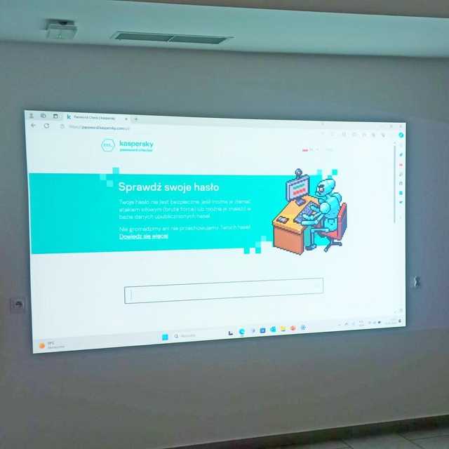 [FOTO] Mieszkańcy kilku sołectw dowiadywali się, jak uniknąć oszutw w internecie