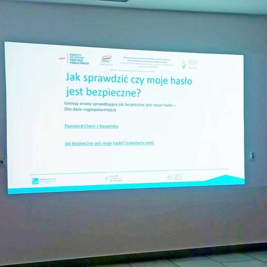 [FOTO] Mieszkańcy kilku sołectw dowiadywali się, jak uniknąć oszutw w internecie