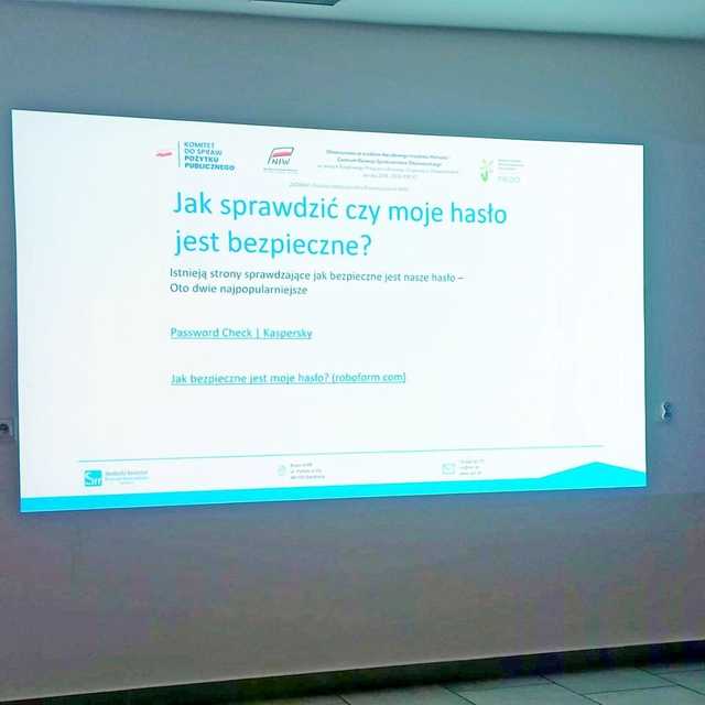 [FOTO] Mieszkańcy kilku sołectw dowiadywali się, jak uniknąć oszutw w internecie