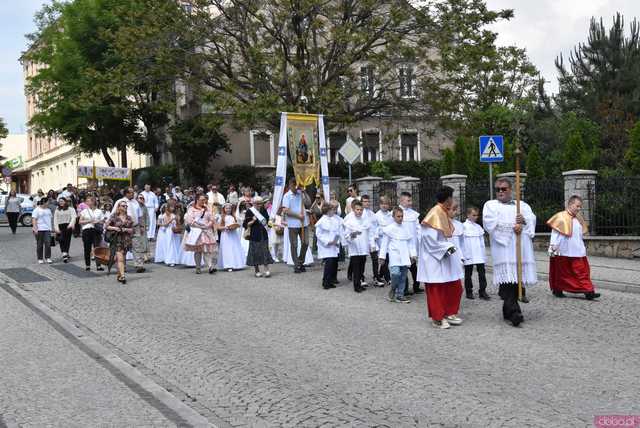 [FOTO] Tłum wiernych przeszedł w procesji z okazji Bożego Ciała w Strzegomiu