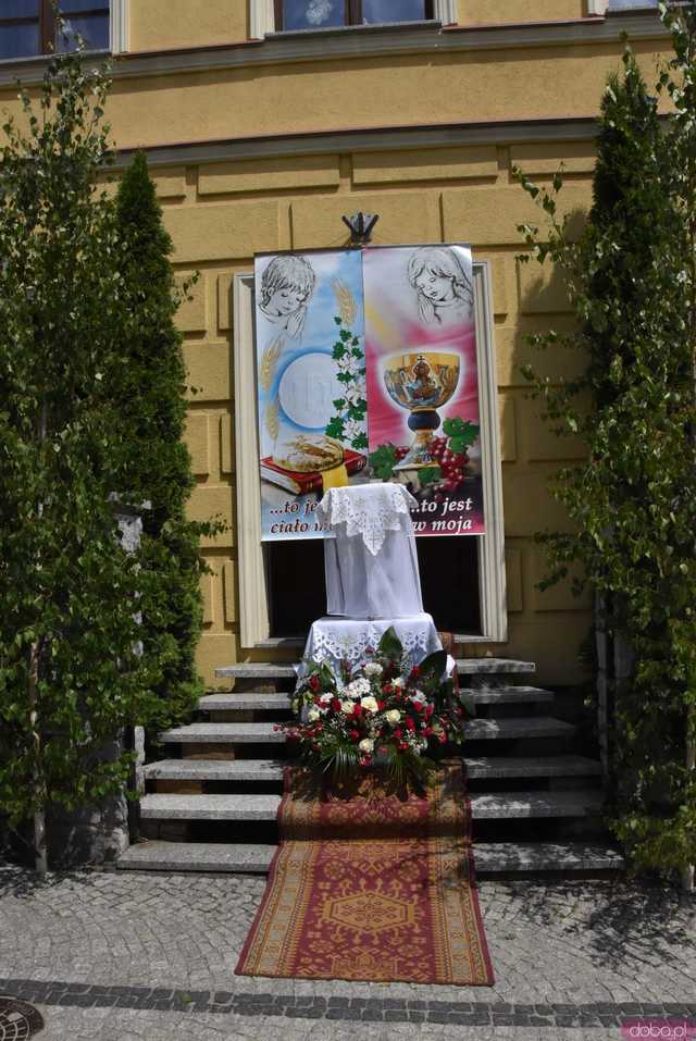 [FOTO] Tłum wiernych przeszedł w procesji z okazji Bożego Ciała w Strzegomiu