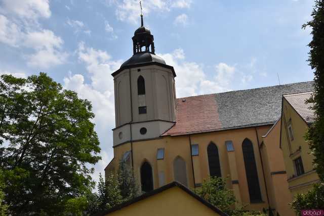 [FOTO] Tłum wiernych przeszedł w procesji z okazji Bożego Ciała w Strzegomiu