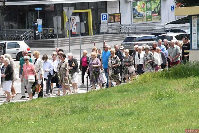 [FOTO] Tłum wiernych przeszedł w procesji z okazji Bożego Ciała w Strzegomiu