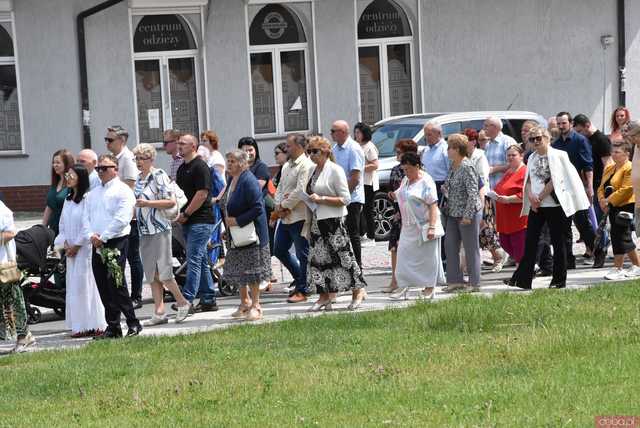 [FOTO] Tłum wiernych przeszedł w procesji z okazji Bożego Ciała w Strzegomiu