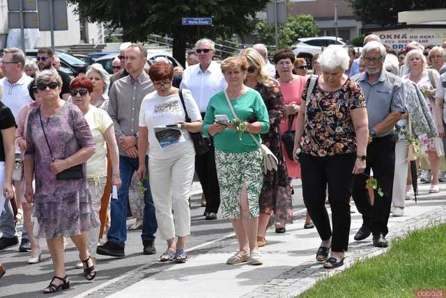 [FOTO] Tłum wiernych przeszedł w procesji z okazji Bożego Ciała w Strzegomiu
