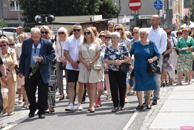 [FOTO] Tłum wiernych przeszedł w procesji z okazji Bożego Ciała w Strzegomiu