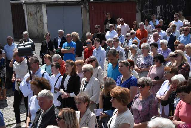 [FOTO] Tłum wiernych przeszedł w procesji z okazji Bożego Ciała w Strzegomiu