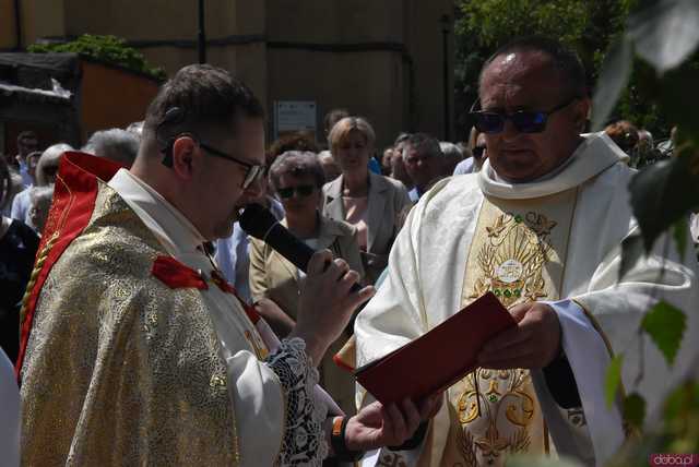[FOTO] Tłum wiernych przeszedł w procesji z okazji Bożego Ciała w Strzegomiu