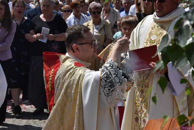 [FOTO] Tłum wiernych przeszedł w procesji z okazji Bożego Ciała w Strzegomiu