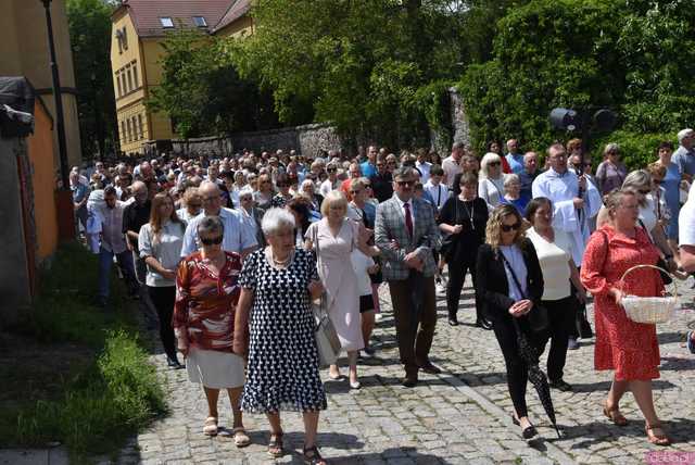 [FOTO] Tłum wiernych przeszedł w procesji z okazji Bożego Ciała w Strzegomiu