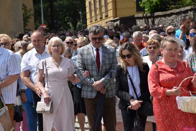 [FOTO] Tłum wiernych przeszedł w procesji z okazji Bożego Ciała w Strzegomiu