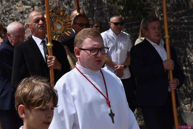 [FOTO] Tłum wiernych przeszedł w procesji z okazji Bożego Ciała w Strzegomiu