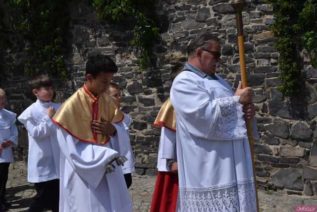 [FOTO] Tłum wiernych przeszedł w procesji z okazji Bożego Ciała w Strzegomiu