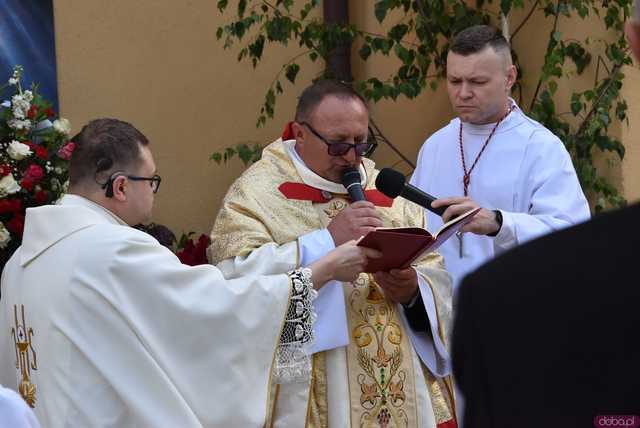 [FOTO] Tłum wiernych przeszedł w procesji z okazji Bożego Ciała w Strzegomiu