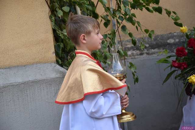 [FOTO] Tłum wiernych przeszedł w procesji z okazji Bożego Ciała w Strzegomiu