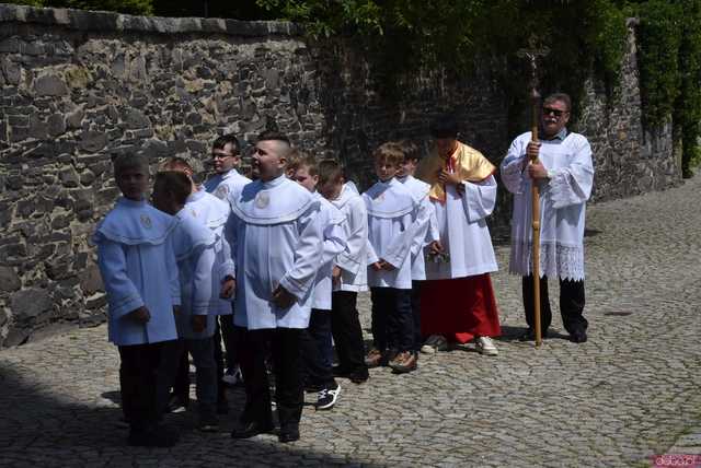 [FOTO] Tłum wiernych przeszedł w procesji z okazji Bożego Ciała w Strzegomiu