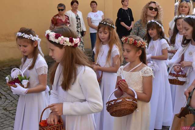 [FOTO] Tłum wiernych przeszedł w procesji z okazji Bożego Ciała w Strzegomiu