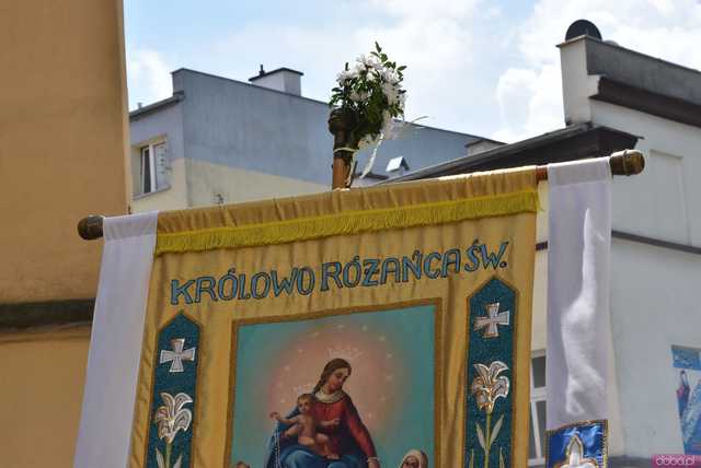 [FOTO] Tłum wiernych przeszedł w procesji z okazji Bożego Ciała w Strzegomiu