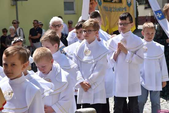 [FOTO] Tłum wiernych przeszedł w procesji z okazji Bożego Ciała w Strzegomiu