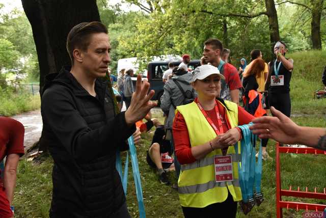 [WIDEO/FOTO] Pobiegli alejkami Parku Strzelnica w letniej odsłonie Świdnickich Biegów Parkowych