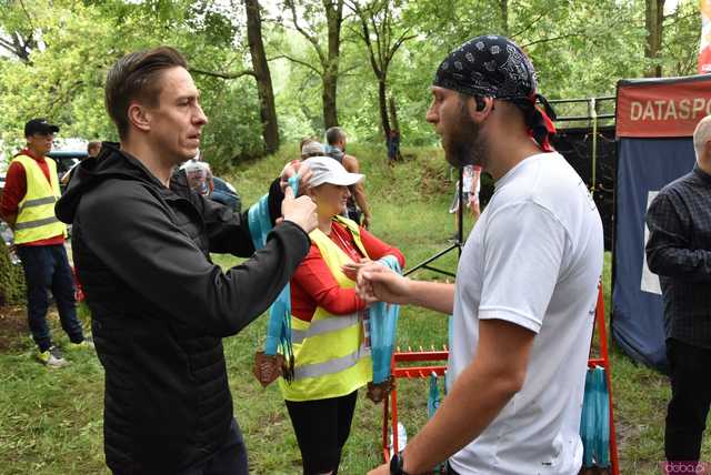 [WIDEO/FOTO] Pobiegli alejkami Parku Strzelnica w letniej odsłonie Świdnickich Biegów Parkowych
