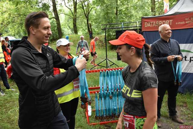 [WIDEO/FOTO] Pobiegli alejkami Parku Strzelnica w letniej odsłonie Świdnickich Biegów Parkowych