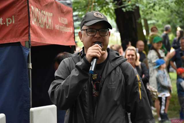 [WIDEO/FOTO] Pobiegli alejkami Parku Strzelnica w letniej odsłonie Świdnickich Biegów Parkowych