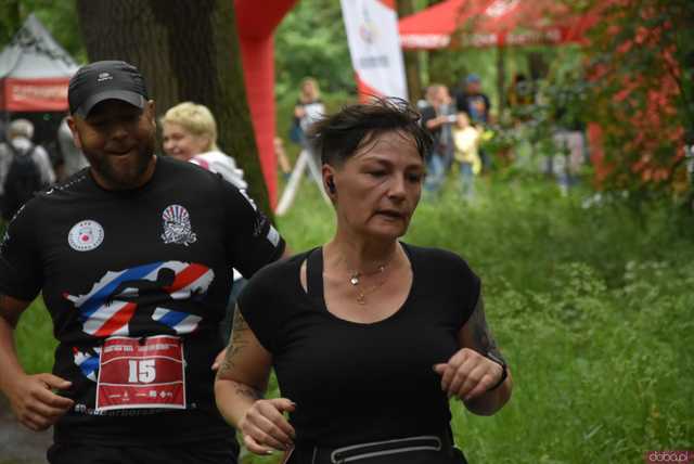 [WIDEO/FOTO] Pobiegli alejkami Parku Strzelnica w letniej odsłonie Świdnickich Biegów Parkowych