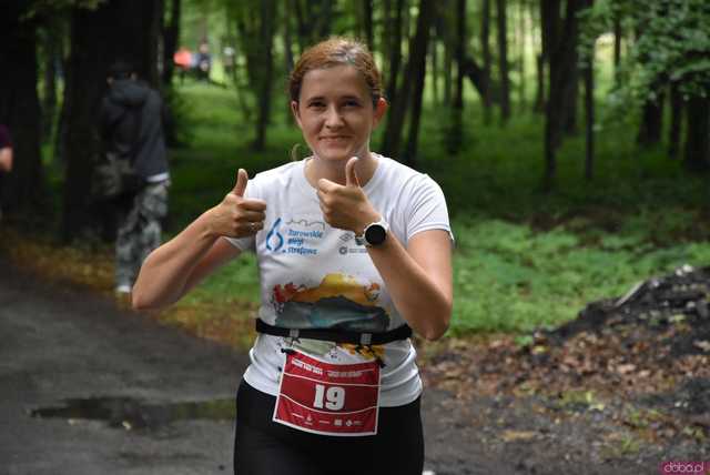 [WIDEO/FOTO] Pobiegli alejkami Parku Strzelnica w letniej odsłonie Świdnickich Biegów Parkowych