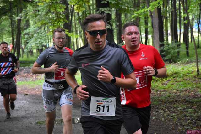 [WIDEO/FOTO] Pobiegli alejkami Parku Strzelnica w letniej odsłonie Świdnickich Biegów Parkowych