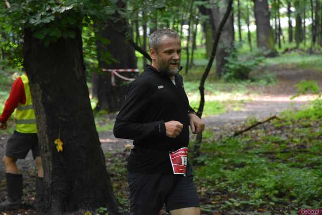 [WIDEO/FOTO] Pobiegli alejkami Parku Strzelnica w letniej odsłonie Świdnickich Biegów Parkowych