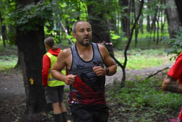 [WIDEO/FOTO] Pobiegli alejkami Parku Strzelnica w letniej odsłonie Świdnickich Biegów Parkowych