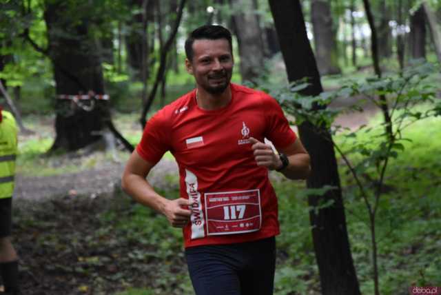 [WIDEO/FOTO] Pobiegli alejkami Parku Strzelnica w letniej odsłonie Świdnickich Biegów Parkowych