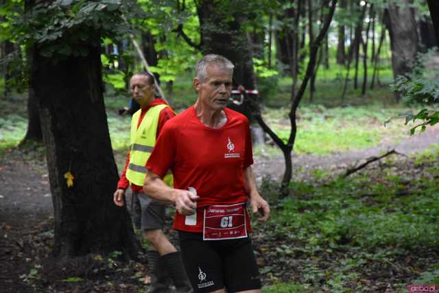 [WIDEO/FOTO] Pobiegli alejkami Parku Strzelnica w letniej odsłonie Świdnickich Biegów Parkowych