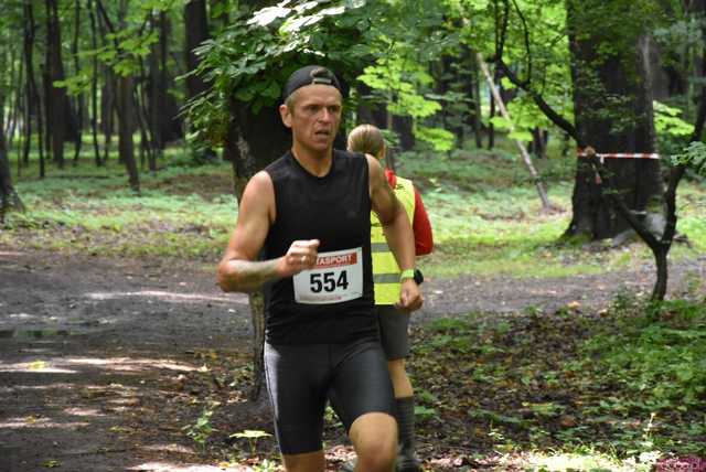 [WIDEO/FOTO] Pobiegli alejkami Parku Strzelnica w letniej odsłonie Świdnickich Biegów Parkowych