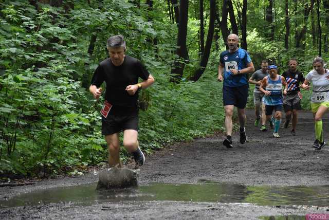 [WIDEO/FOTO] Pobiegli alejkami Parku Strzelnica w letniej odsłonie Świdnickich Biegów Parkowych