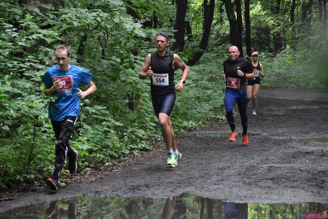 [WIDEO/FOTO] Pobiegli alejkami Parku Strzelnica w letniej odsłonie Świdnickich Biegów Parkowych