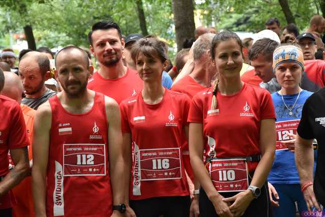 [WIDEO/FOTO] Pobiegli alejkami Parku Strzelnica w letniej odsłonie Świdnickich Biegów Parkowych