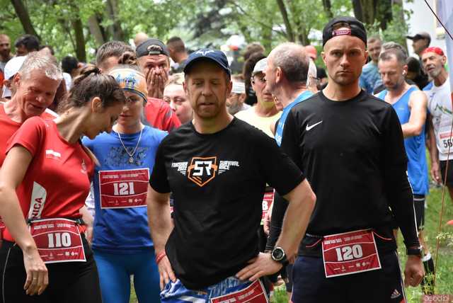 [WIDEO/FOTO] Pobiegli alejkami Parku Strzelnica w letniej odsłonie Świdnickich Biegów Parkowych