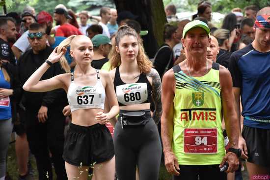 [WIDEO/FOTO] Pobiegli alejkami Parku Strzelnica w letniej odsłonie Świdnickich Biegów Parkowych