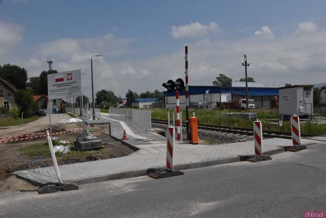 [FOTO] Zobaczcie, jak prezentuje się nowy przystanek kolejowy w Strzelcach. Kiedy staną tam pierwsze pociągi?