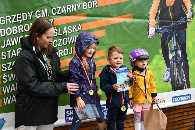 [FOTO] Młodzi kolarze rywalizowali w Świebodzicach
