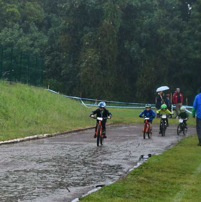 [FOTO] Młodzi kolarze rywalizowali w Świebodzicach