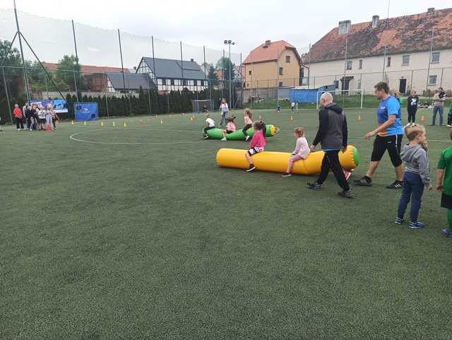 [FOTO] Sportowy Dzień w Jaroszowie