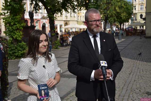 [WIDEO/FOTO] Braun: Precz z eurokomuną i żydokomuną. Prezentacja kandydatki Konfederacji do Europarlamentu